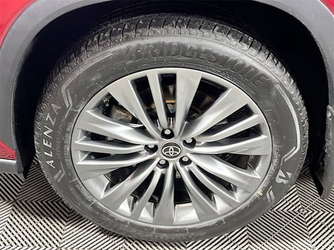 Used 2023 Toyota Highlander Platinum image 29