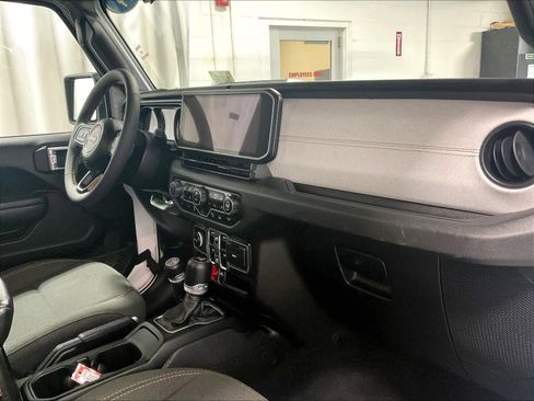 Used 2024 Jeep Wrangler Willys image 14