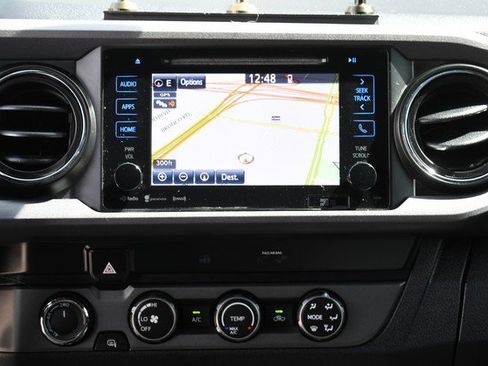 Used 2019 Toyota Tacoma TRD Off-Road w/ Technology Package image 19