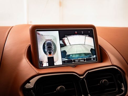 Used 2020 Aston Martin V8 Vantage Coupe image 38