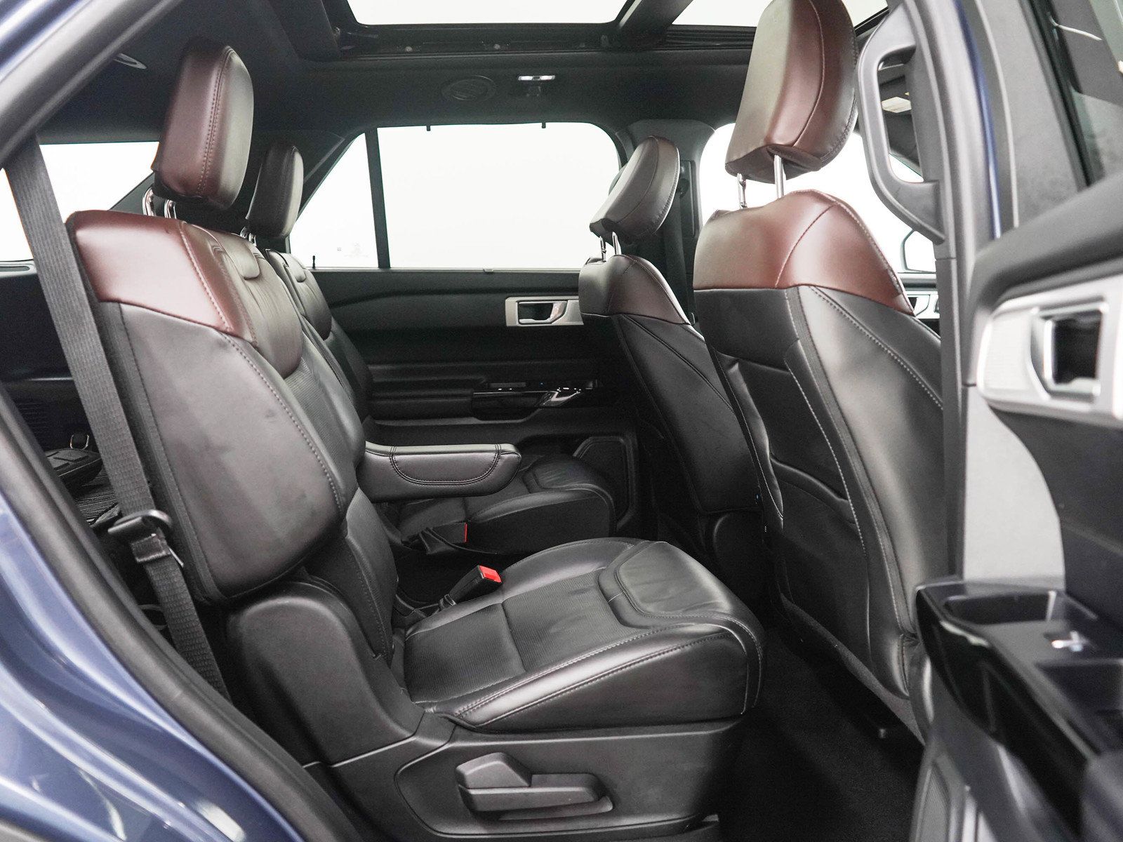 Used 2021 Ford Explorer Platinum w/ Equipment Group 601A AWD/4WD image 12