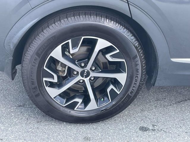 Certified 2025 Kia Sportage EX FWD image 12