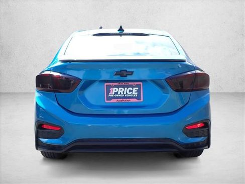 Used 2017 Chevrolet Cruze LT w/ Convenience Package FWD image 3