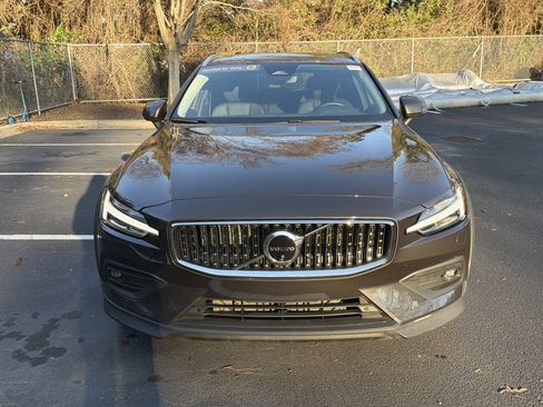 Certified 2025 Volvo V60 B5 Cross Country Plus image 3