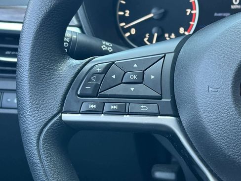 Used 2024 Nissan Altima 2.5 SV FWD image 29