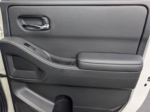 Used 2025 Nissan Frontier SV w/ SV Convenience Package image 36