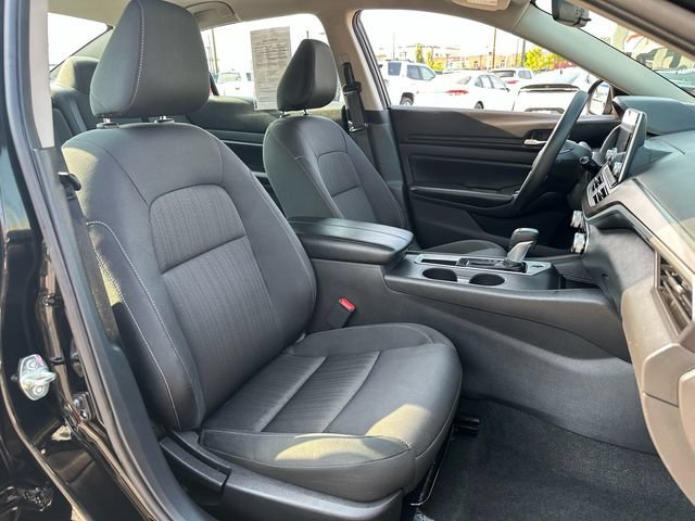 Used 2025 Nissan Altima 2.5 SV FWD image 10