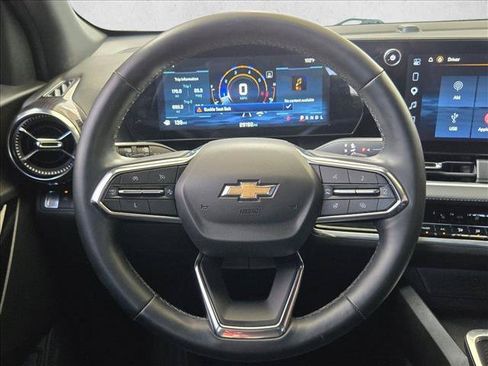 Used 2025 Chevrolet Equinox LT w/ Convenience Package II FWD image 12