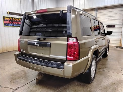 Used 2008 Jeep Commander Sport AWD/4WD image 3