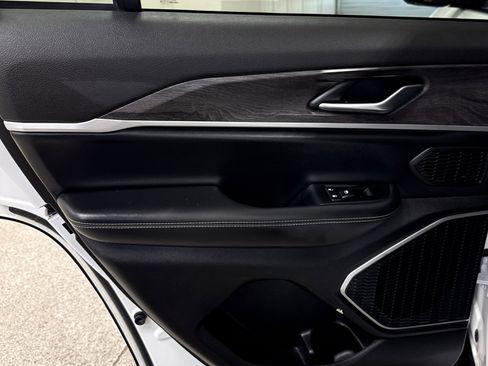 Used 2022 Jeep Grand Cherokee Limited 4xe image 18