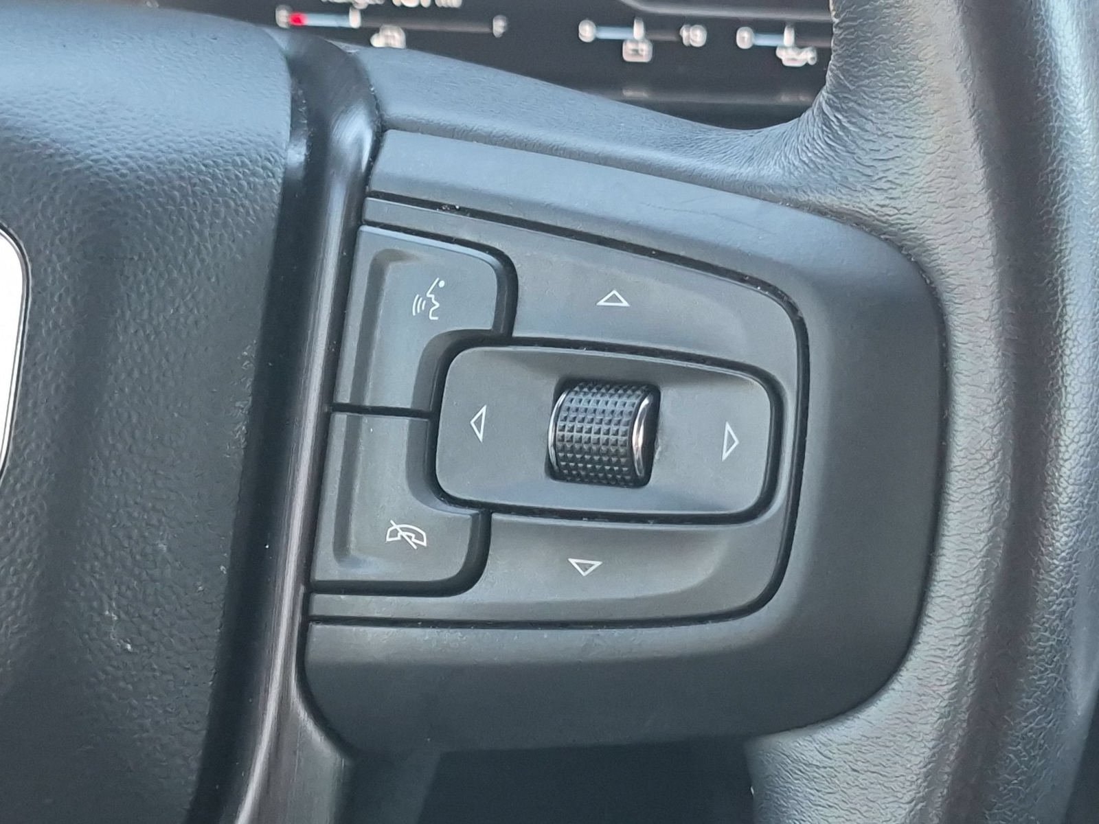 Used 2023 GMC Yukon AT4 w/ Technology Package AWD/4WD image 14