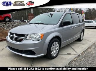 Used 2018 Dodge Grand Caravan SE w/ UConnect Hands-Free Group video 3