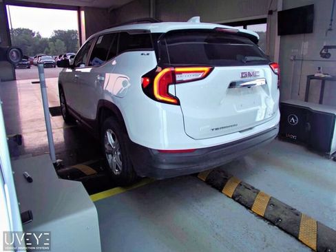 Used 2024 GMC Terrain SLE w/ Driver Convenience Package AWD/4WD image 12