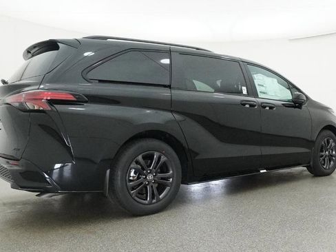 New 2026 Toyota Sienna XSE image 17