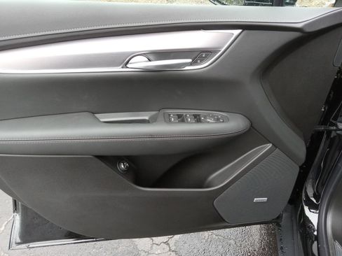 New 2026 Cadillac XT5 Luxury image 8