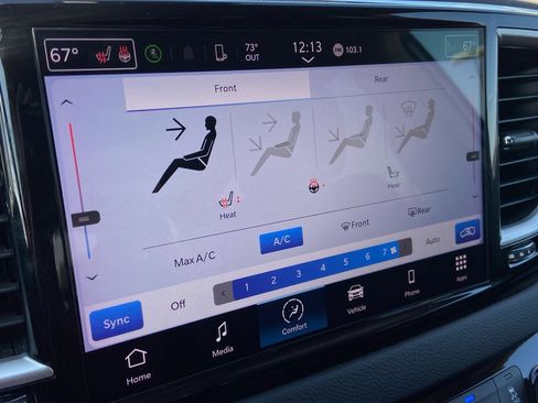 Used 2024 Chrysler Pacifica Touring-L image 28