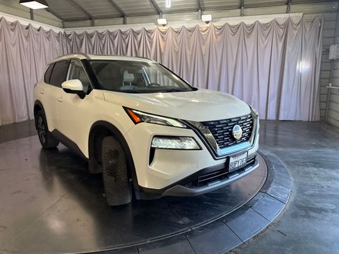 Used 2021 Nissan Rogue SV w/ Premium Package AWD/4WD image 3