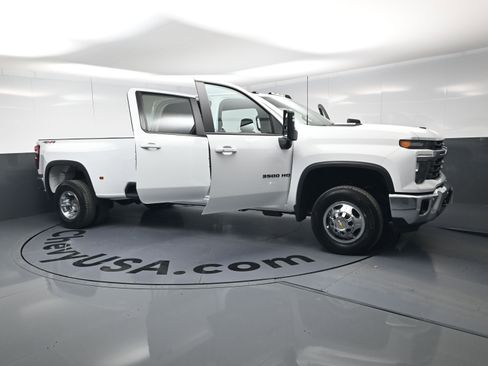 Used 2025 Chevrolet Silverado 3500 LT w/ Safety Package image 22