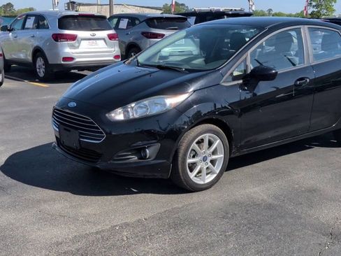 Used 2019 Ford Fiesta SE w/ Equipment Group 201A FWD image 4