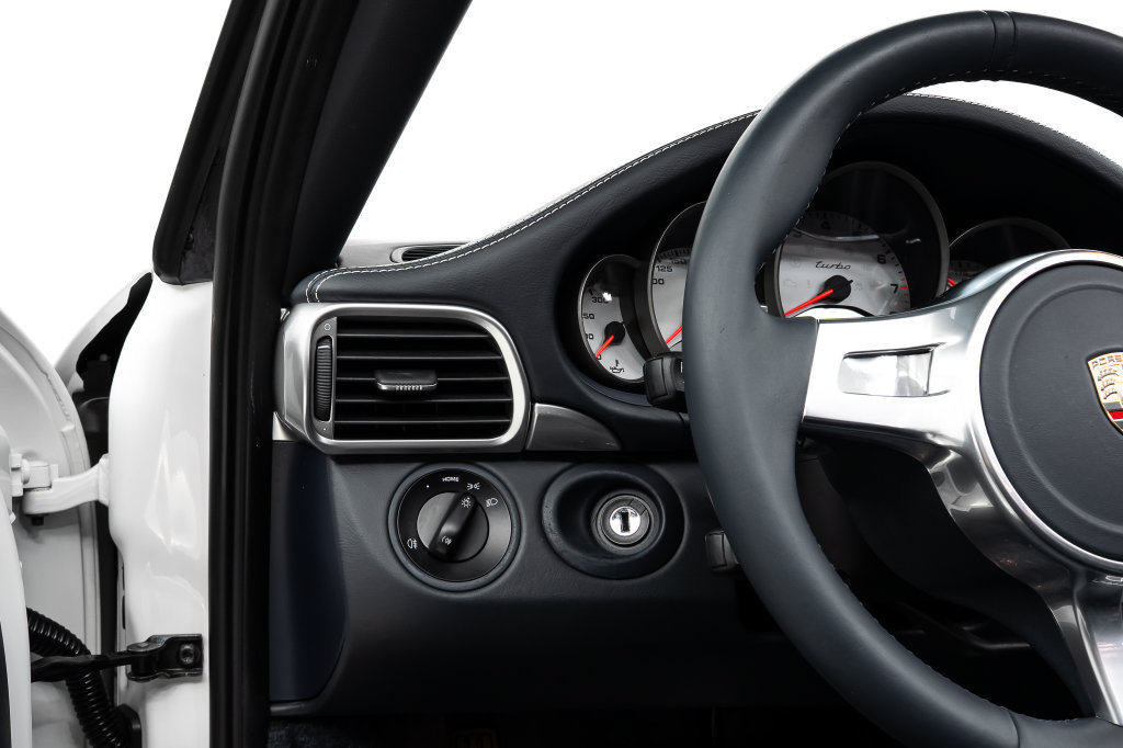 Used 2010 Porsche 911 Turbo AWD/4WD image 29