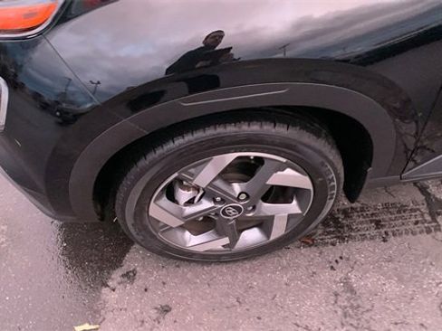 Certified 2025 Hyundai Venue SEL image 28