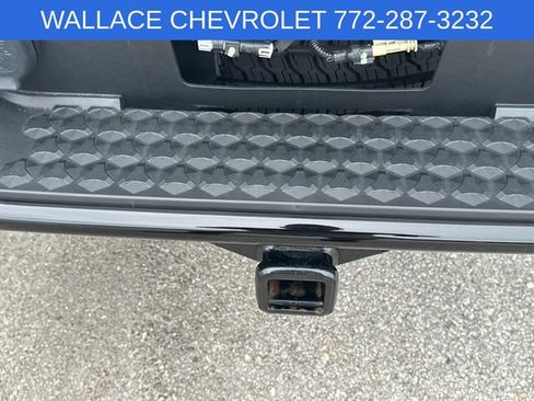 Used 2024 Chevrolet Colorado W/T w/ WT Convenience Package II RWD image 9