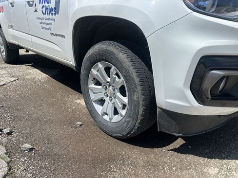 Used 2022 Chevrolet Colorado LT w/ LT Convenience Package AWD/4WD image 4