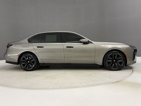 Used 2023 BMW 740i RWD image 8