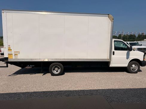 Used 2014 Chevrolet Express 3500 Extended RWD image 2