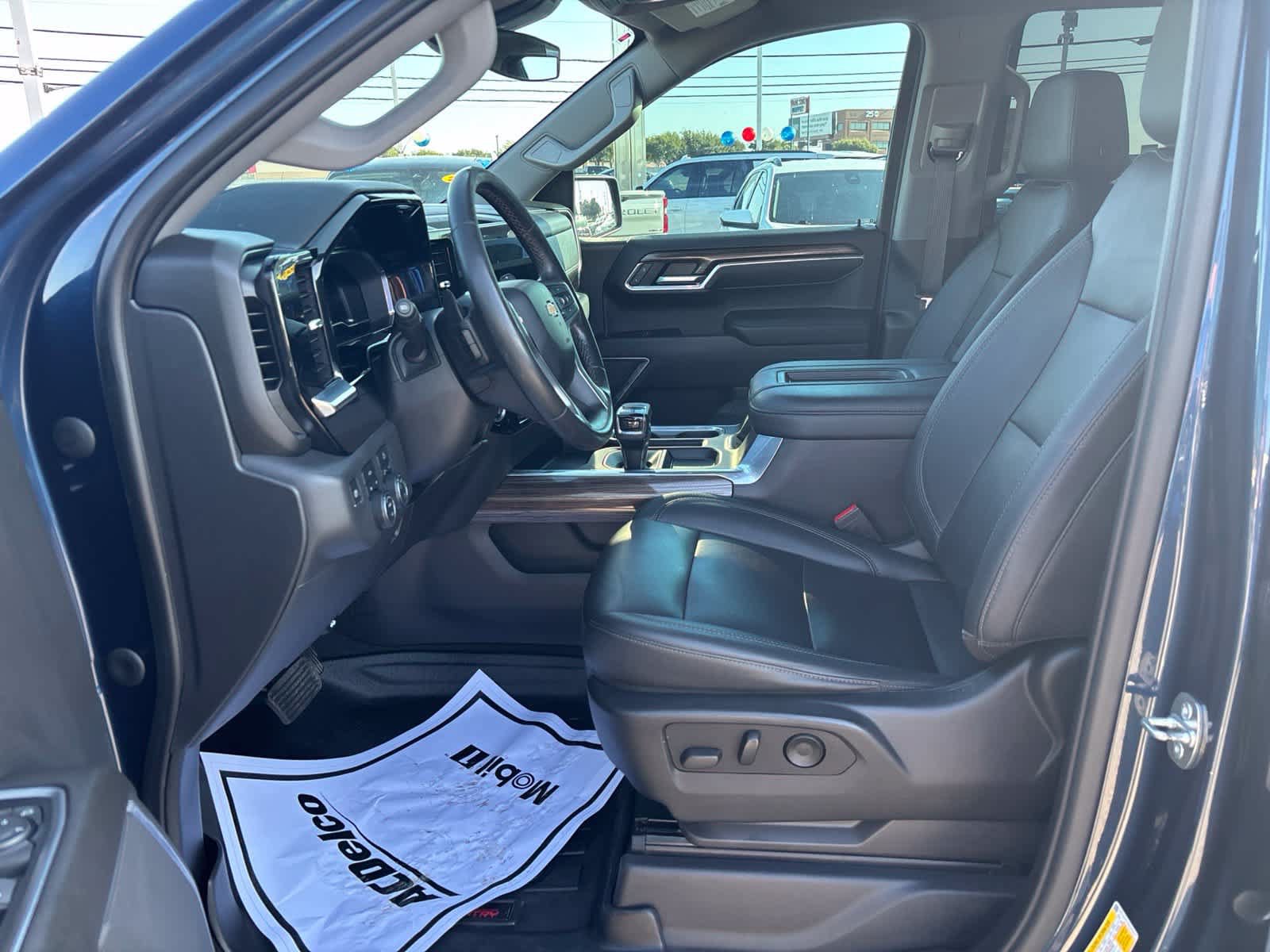 Used 2022 Chevrolet Silverado 1500 LT w/ Leather Package AWD/4WD image 8