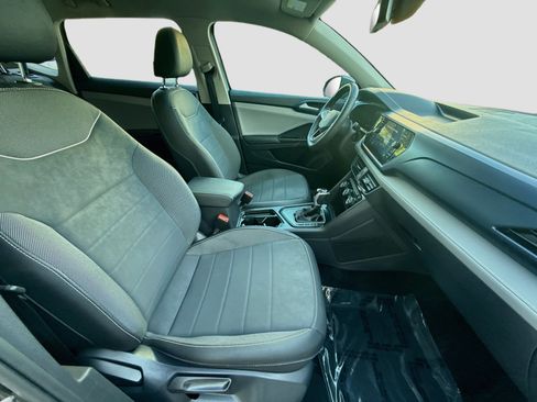 Certified 2024 Volkswagen Taos SE FWD image 31