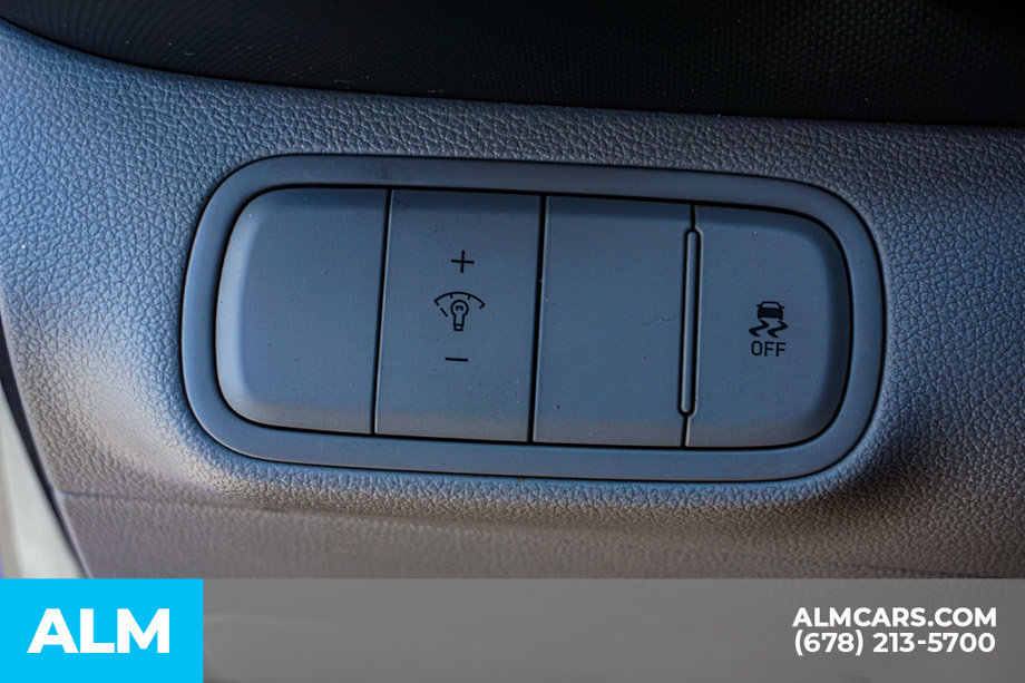 Used 2025 Hyundai Venue SEL FWD image 44