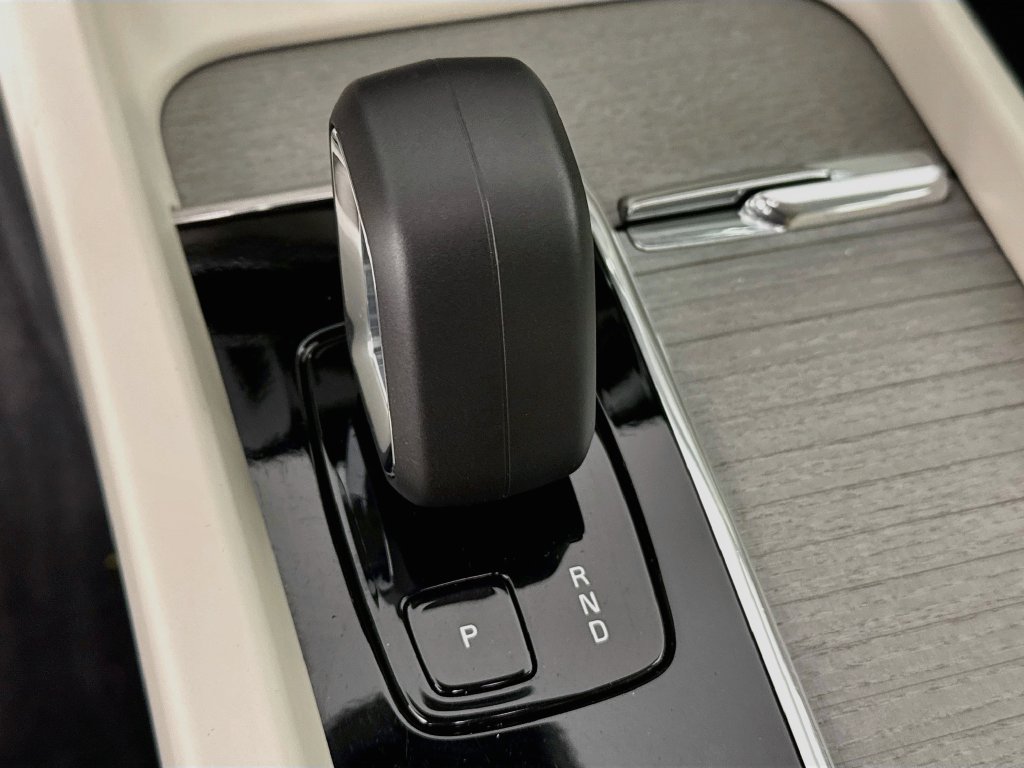 Used 2024 Volvo XC60 T8 Plus w/ Climate Package AWD/4WD image 16