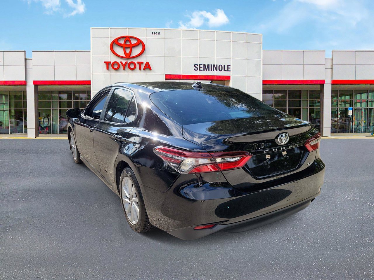 Used 2021 Toyota Camry LE FWD image 4
