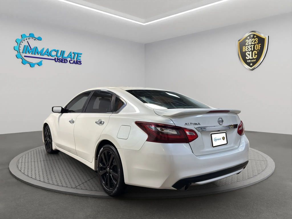 Used 2017 Nissan Altima 2.5 SR w/ Midnight Edition Package FWD image 3