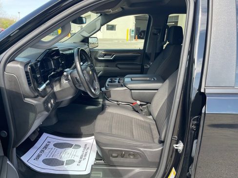 Used 2025 Chevrolet Silverado 1500 LT AWD/4WD image 9