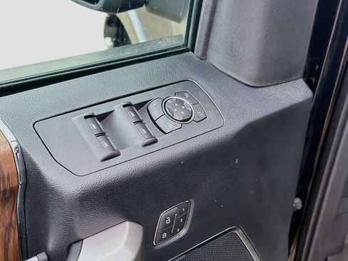 Used 2020 Ford F150 Lariat w/ Equipment Group 502A Luxury AWD/4WD image 17