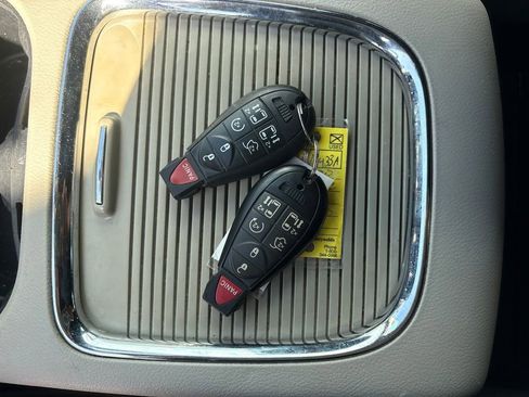 Used 2020 Dodge Grand Caravan SXT FWD image 24