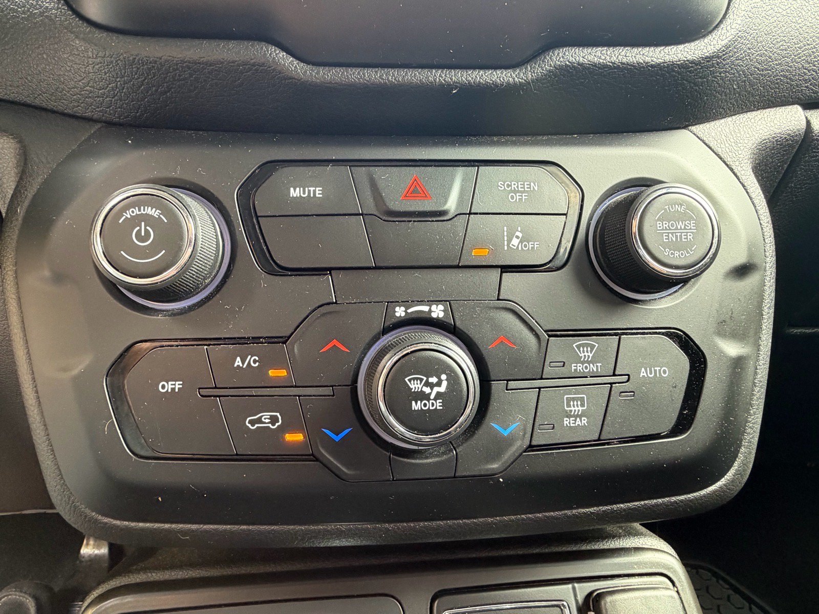 Used 2022 Jeep Renegade Latitude w/ Convenience Group AWD/4WD image 37