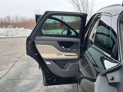 Used 2023 Lincoln Corsair Reserve w/ Equipment Group 202A image 35