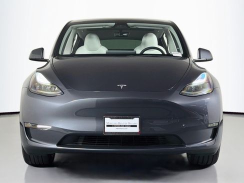 Used 2023 Tesla Model Y Long Range AWD/4WD image 2