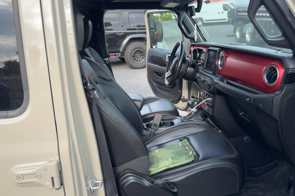 Used 2022 Jeep Gladiator Rubicon w/ LED Lighting Group AWD/4WD image 15