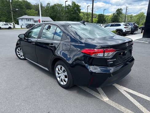 Used 2023 Toyota Corolla LE FWD image 3