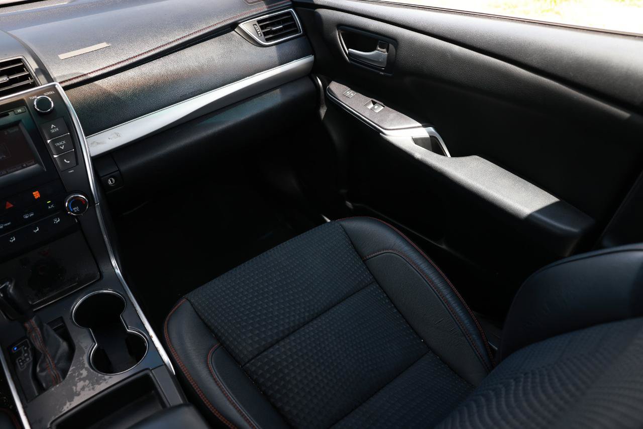 Used 2015 Toyota Camry SE FWD image 22