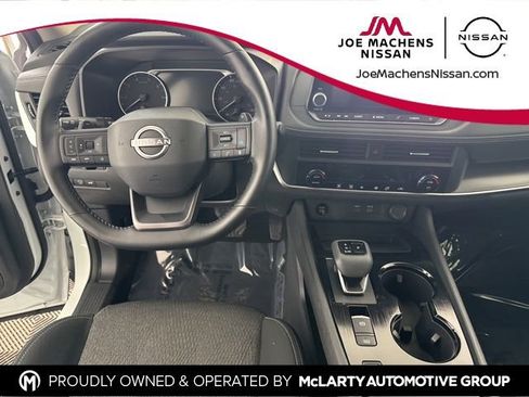 Used 2025 Nissan Rogue SV image 27