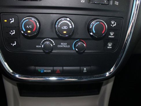 Used 2017 Dodge Grand Caravan SXT FWD image 20