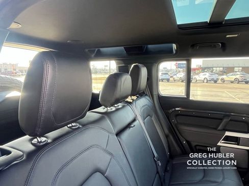 Used 2023 Land Rover Defender 110 SE image 29