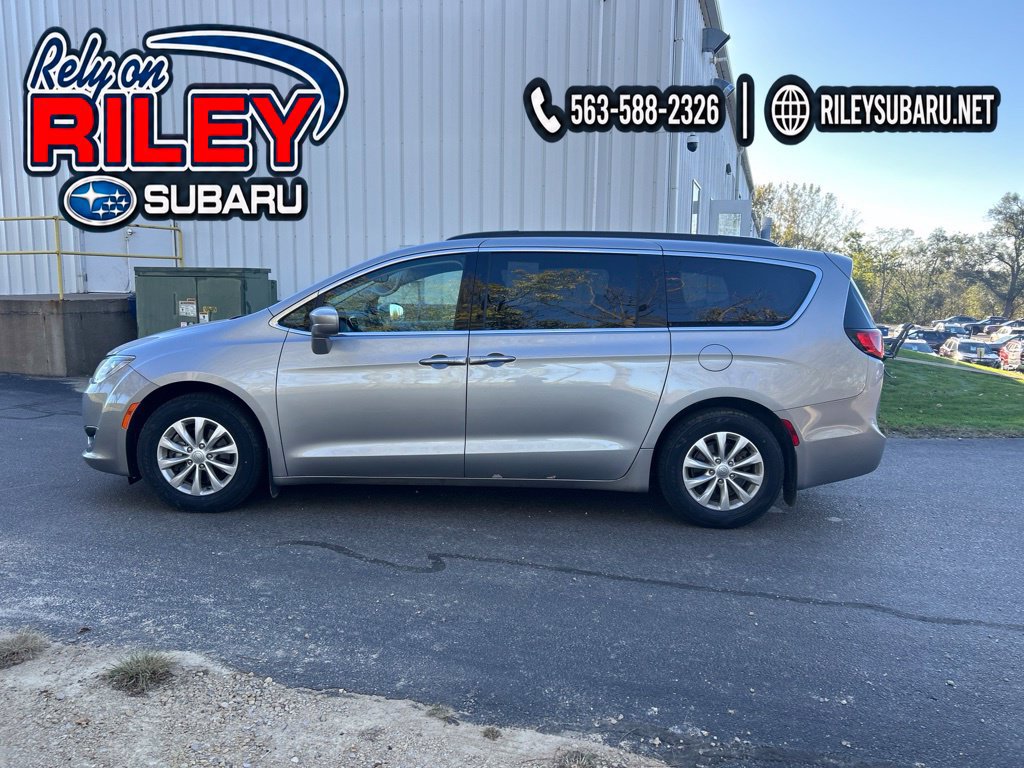Used 2018 Chrysler Pacifica Touring Plus FWD image 9
