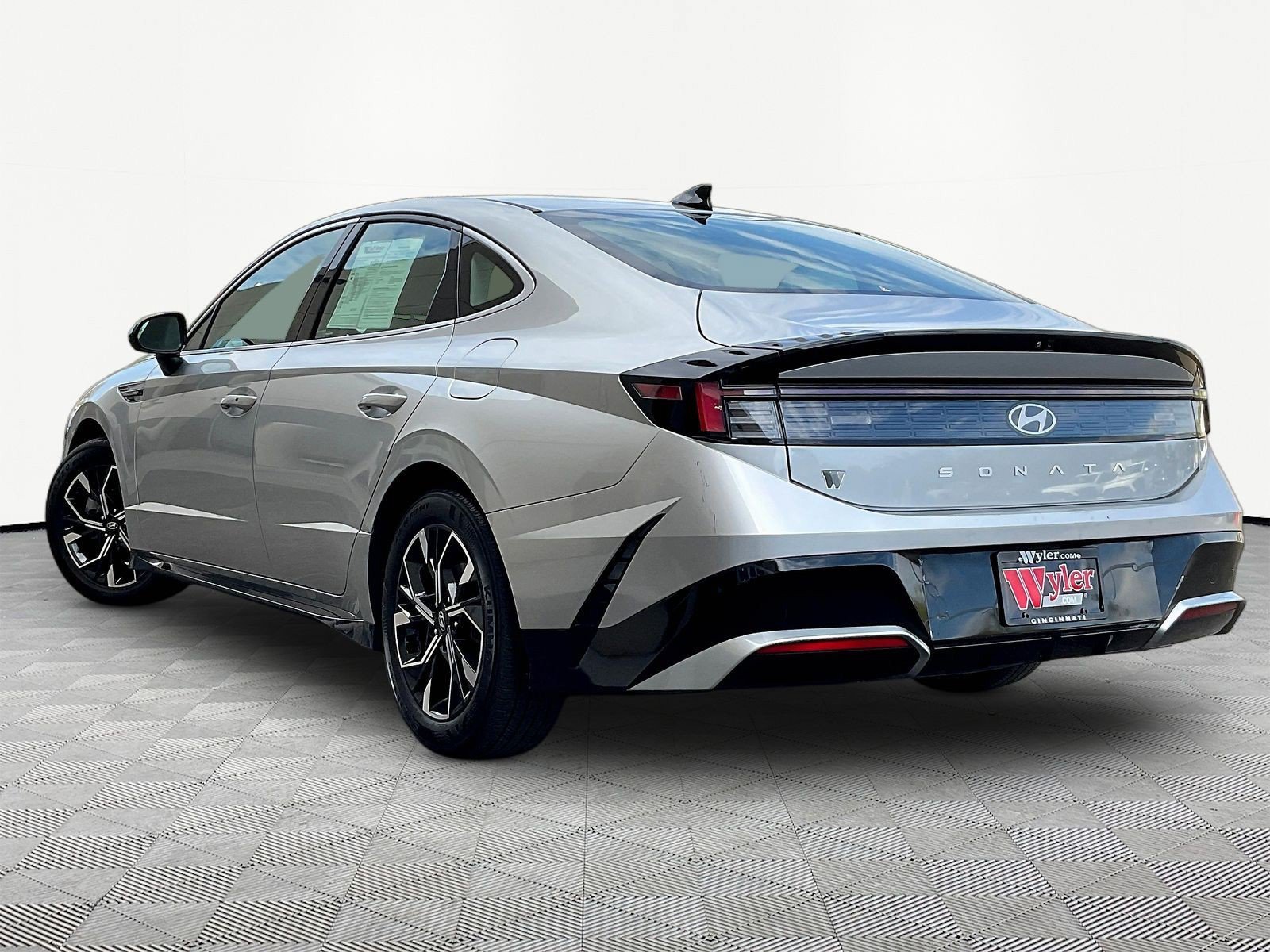 Used 2025 Hyundai Sonata SEL FWD image 4