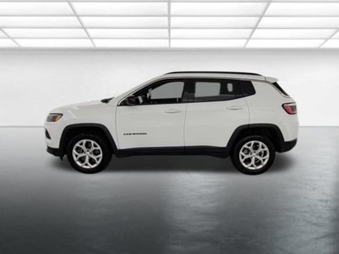 Used 2024 Jeep Compass Latitude AWD/4WD image 5